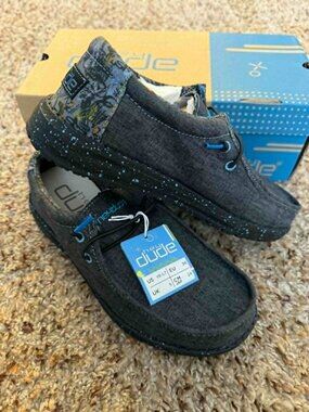 BRAND NEW - Hey Dude Wally Youth Chambray Wave Ride Size 6